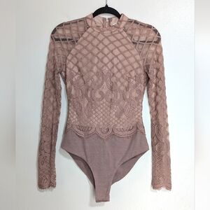 L'ATISTE Mauve/Rose Lave Crochet Long Sleeve High Neck Zip Back Bodysuit Small
